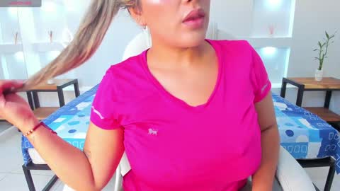 Snapshot of julietha_taylor chatting on January 28, 2025, 2:43 am Julietha online show from January 28, 2025, 2:43 am