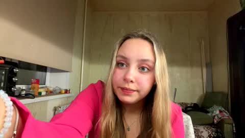 Mia online show from October 19, 2025, 8:20 pm