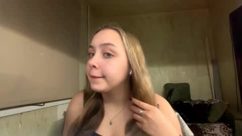 Mia online show from November 11, 2025, 5:13 pm