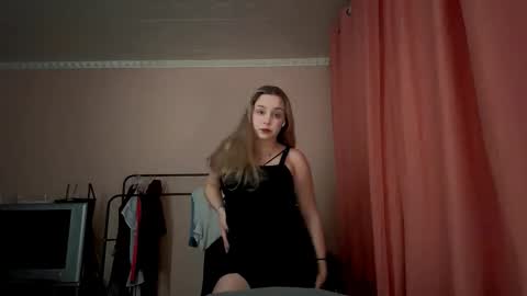 Mia online show from December 19, 2025, 10:06 pm