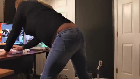 Snapshot of julietsusa chatting on February 15, 2026, 10:25 am Julie TS online show from February 15, 2026, 10:25 am