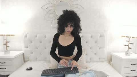 Snapshot of julietta___ chatting on April 2, 2026, 12:14 pm julietta online show from April 2, 2026, 12:14 pm