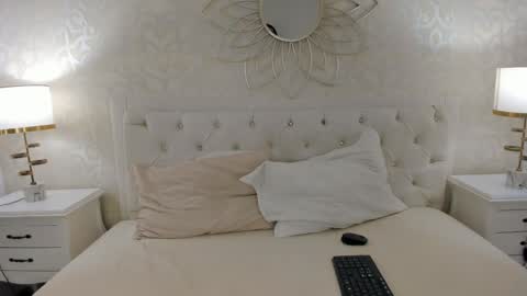 Snapshot of julietta___ chatting on April 19, 2026, 12:04 pm julietta online show from April 19, 2026, 12:04 pm