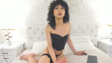 Snapshot of julietta___ chatting on May 4, 2026, 12:34 pm julietta online show from May 4, 2026, 12:34 pm