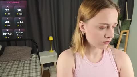 Mia online show from November 19, 2025, 3:39 am