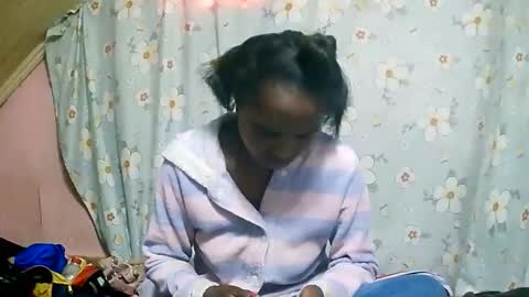 juliette9794 online show from September 19, 2025, 4:25 am