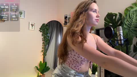 Snapshot of juliette_junson chatting on January 6, 2025, 3:51 pm Julie online show from January 6, 2025, 3:51 pm