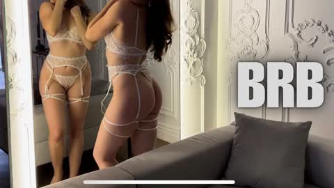 Snapshot of juliette_junson chatting on February 1, 2025, 6:51 pm Julie online show from February 1, 2025, 6:51 pm