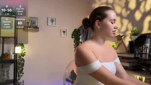 Snapshot of juliette_junson chatting on September 23, 2025, 2:09 pm Julie online show from September 23, 2025, 2:09 pm