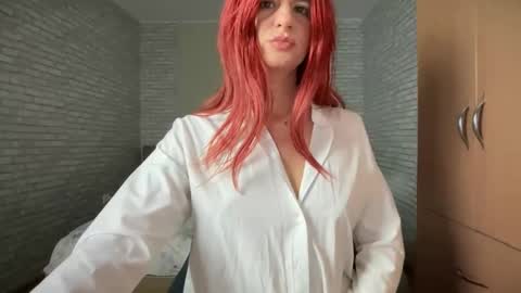 Snapshot of julietterosie chatting on December 15, 2024, 10:18 am Rose online show from December 15, 2024, 10:18 am