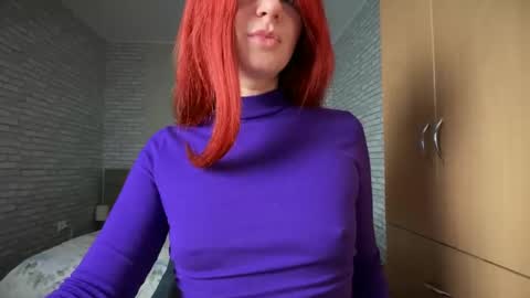 Snapshot of julietterosie chatting on December 16, 2024, 7:32 pm Rose online show from December 16, 2024, 7:32 pm