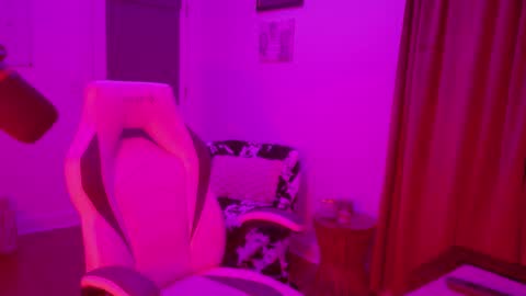 Snapshot of juliettetoken chatting on April 6, 2026, 7:09 am Goddess Endigo online show from April 6, 2026, 7:09 am