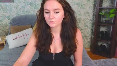 Julia online show from November 9, 2025, 1:20 pm