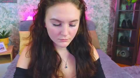 Julia online show from November 10, 2025, 2:38 pm