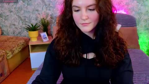 Julia online show from November 11, 2025, 3:23 pm