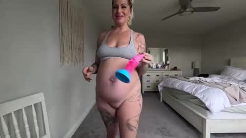 Snapshot of juliewets chatting on December 6, 2024, 5:55 pm Julie online show from December 6, 2024, 5:55 pm