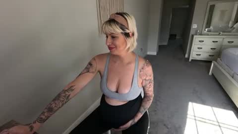 Snapshot of juliewets chatting on December 20, 2024, 5:29 pm Julie online show from December 20, 2024, 5:29 pm