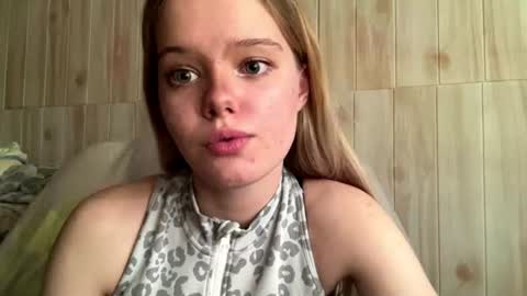 Snapshot of juligwartney chatting on June 12, 2026, 3:44 pm Malin online show from June 12, 2026, 3:44 pm