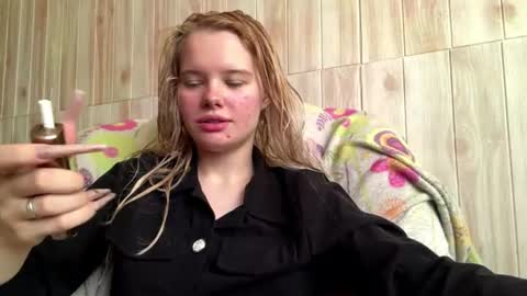 Snapshot of juligwartney chatting on July 6, 2026, 6:21 am Malin online show from July 6, 2026, 6:21 am