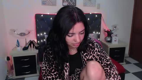 Snapshot of juliieth_miller chatting on January 8, 2025, 9:32 am Juliieth Miller online show from January 8, 2025, 9:32 am