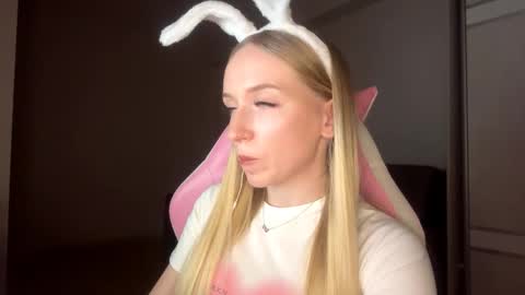 Sofie online show from November 26, 2025, 5:14 pm