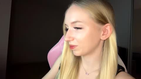 Sofie online show from November 28, 2025, 4:09 pm