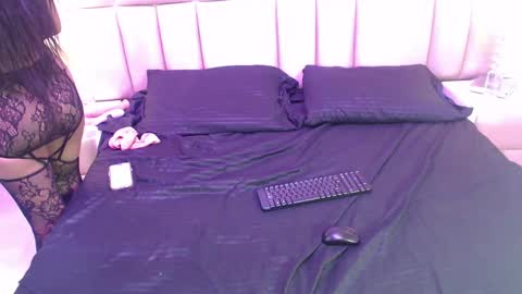 julitpink online show from October 4, 2025, 11:41 am