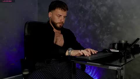 JULiUS   online show from November 11, 2025, 8:31 pm