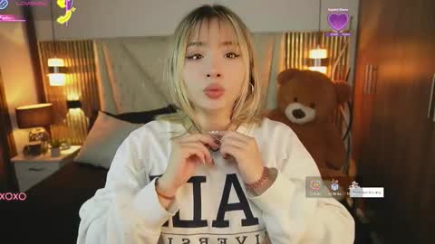 Snapshot of jullianapriv_ chatting on February 4, 2026, 2:23 pm jullianapriv_ online show from February 4, 2026, 2:23 pm