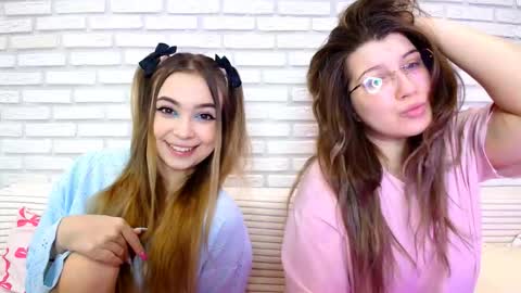 Snapshot of jullymood chatting on February 19, 2026, 4:52 am DoubleCherry online show from February 19, 2026, 4:52 am