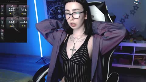 Snapshot of julscinamon chatting on December 7, 2024, 4:47 pm Baroness Von Cringe online show from December 7, 2024, 4:47 pm