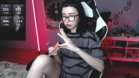 Snapshot of julscinamon chatting on December 12, 2024, 8:32 pm Baroness Von Cringe online show from December 12, 2024, 8:32 pm