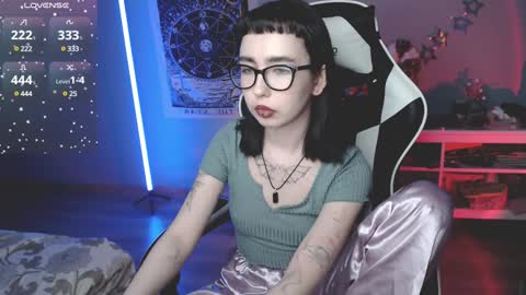 Snapshot of julscinamon chatting on January 10, 2025, 7:32 pm Baroness Von Cringe online show from January 10, 2025, 7:32 pm