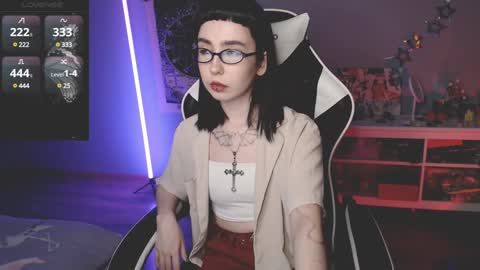 Snapshot of julscinamon chatting on February 6, 2025, 5:51 pm Baroness Von Cringe online show from February 6, 2025, 5:51 pm