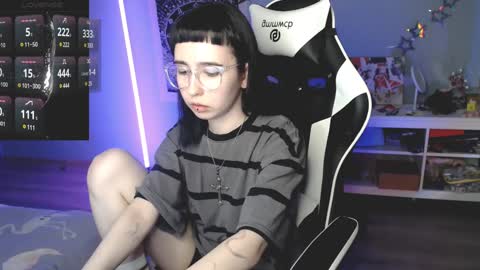 Snapshot of julscinamon chatting on February 7, 2025, 5:51 pm Baroness Von Cringe online show from February 7, 2025, 5:51 pm