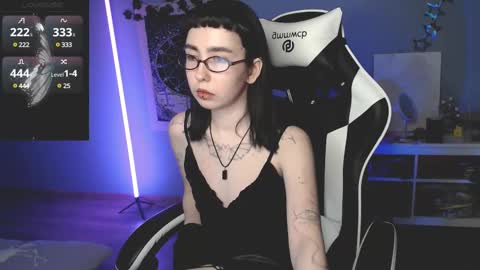 Snapshot of julscinamon chatting on February 11, 2025, 6:44 pm Baroness Von Cringe online show from February 11, 2025, 6:44 pm