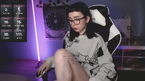 Snapshot of julscinamon chatting on March 5, 2025, 4:24 pm Baroness Von Cringe online show from March 5, 2025, 4:24 pm