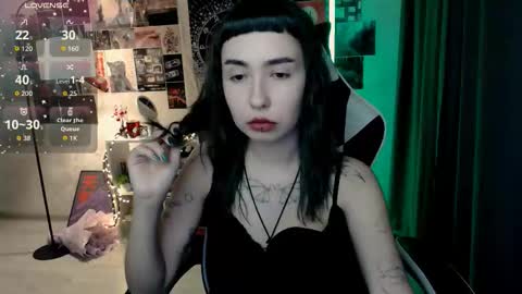 Snapshot of julscinamon chatting on September 22, 2025, 5:48 pm Baroness Von Cringe online show from September 22, 2025, 5:48 pm