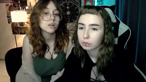 Snapshot of julscinamon chatting on October 3, 2025, 3:31 pm Baroness Von Cringe online show from October 3, 2025, 3:31 pm