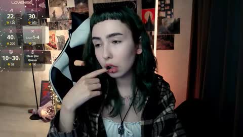 Snapshot of julscinamon chatting on October 15, 2025, 3:45 pm Baroness Von Cringe online show from October 15, 2025, 3:45 pm