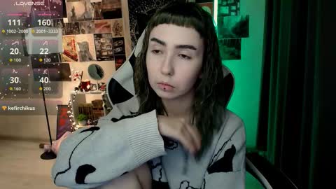 Snapshot of julscinamon chatting on October 18, 2025, 5:25 pm Baroness Von Cringe online show from October 18, 2025, 5:25 pm