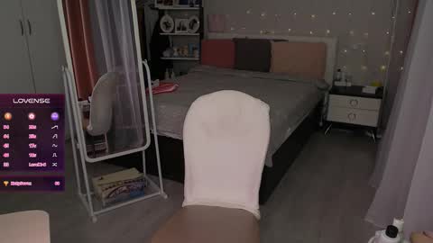 Julia online show from October 23, 2025, 5:23 pm