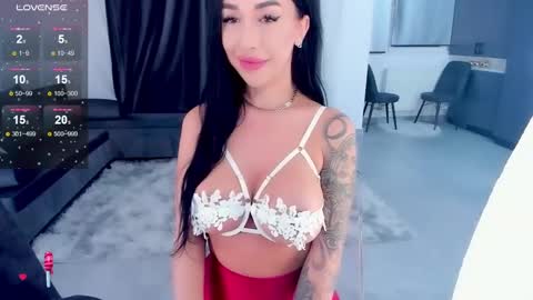Snapshot of julya_hott chatting on December 13, 2024, 9:30 pm julya online show from December 13, 2024, 9:30 pm