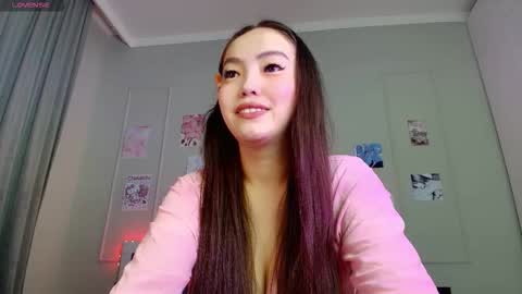 Kira online show from December 18, 2025, 7:42 pm