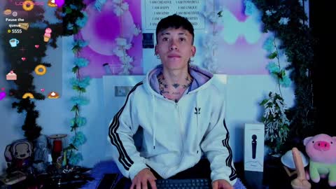 Snapshot of juniior0_0 chatting on January 28, 2025, 10:34 pm Junior online show from January 28, 2025, 10:34 pm