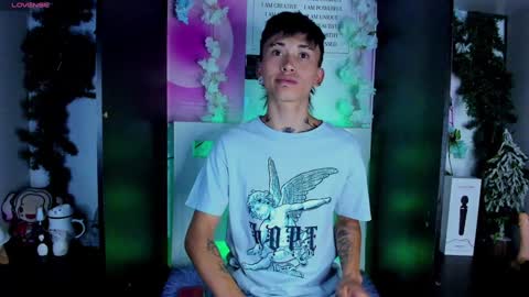 Snapshot of juniior0_0 chatting on February 6, 2025, 12:33 am Junior online show from February 6, 2025, 12:33 am