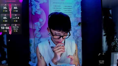 Snapshot of juniior0_0 chatting on February 19, 2025, 7:38 pm Junior online show from February 19, 2025, 7:38 pm