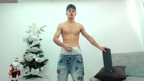 Snapshot of juniormorris_ chatting on December 18, 2024, 8:47 pm Junior online show from December 18, 2024, 8:47 pm