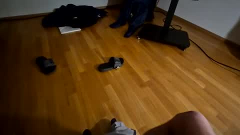 Snapshot of junkern33 chatting on December 21, 2025, 7:21 pm Hotashell online show from December 21, 2025, 7:21 pm