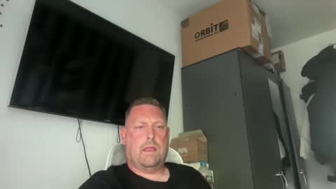 Snapshot of junky345 chatting on April 8, 2026, 5:46 pm Junky online show from April 8, 2026, 5:46 pm